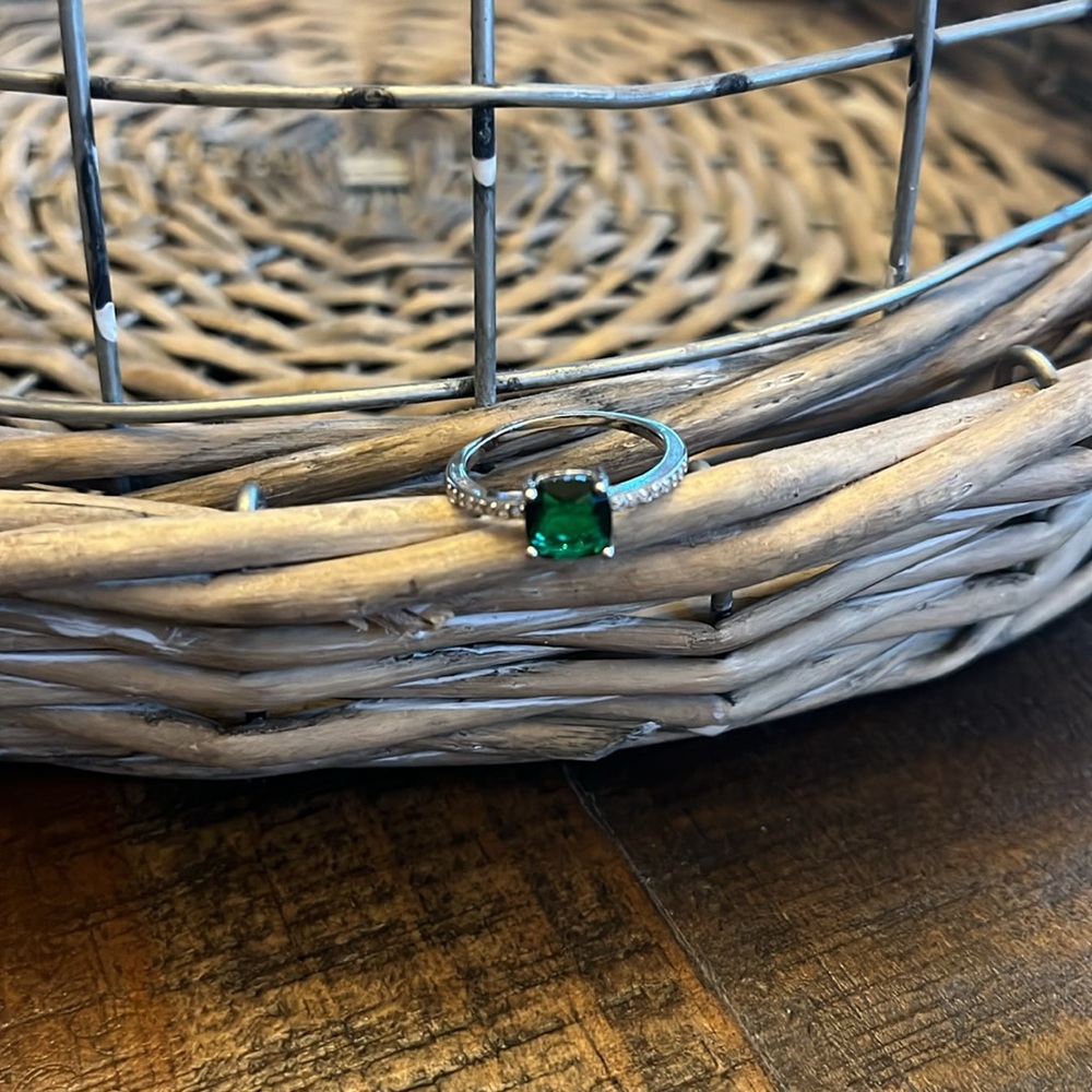 Green Gemstone .925 Silver Filled Ring - Picture 8 of 8